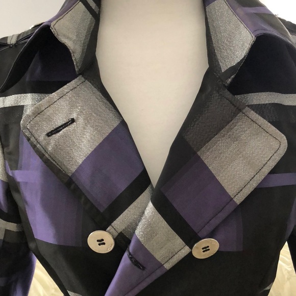 Gorgeous satin short trench coat - Picture 4 of 8